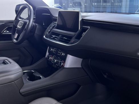 Used 2023 GMC Yukon SLT w/ SLT Luxury Package image 34