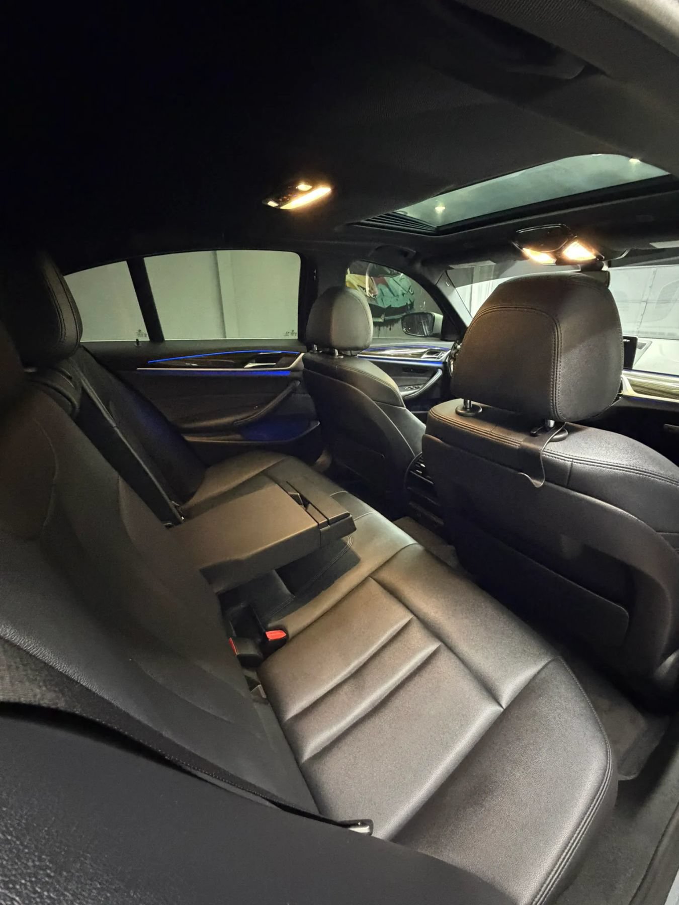Used 2018 BMW 530e w/ Premium Package 2 RWD image 32
