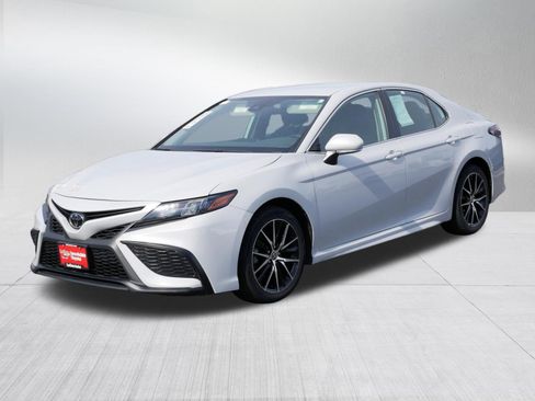 Certified 2024 Toyota Camry SE image 3
