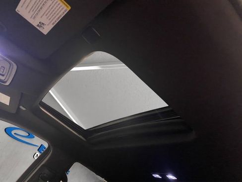 Used 2022 Chevrolet Silverado 1500 ZR2 w/ Technology Package image 11