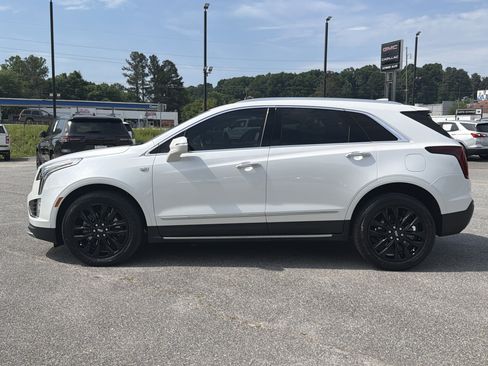 Used 2021 Cadillac XT5 Premium Luxury FWD image 2
