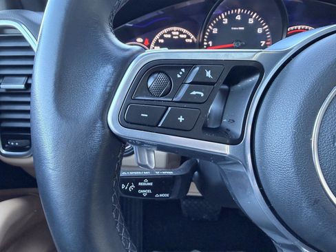 Used 2023 Porsche Cayenne image 24