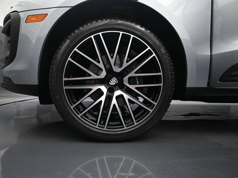 Certified 2025 Porsche Macan Turbo AWD/4WD image 7