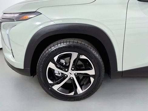 Used 2024 Chevrolet Trax RS w/ Driver Confidence Package FWD image 33