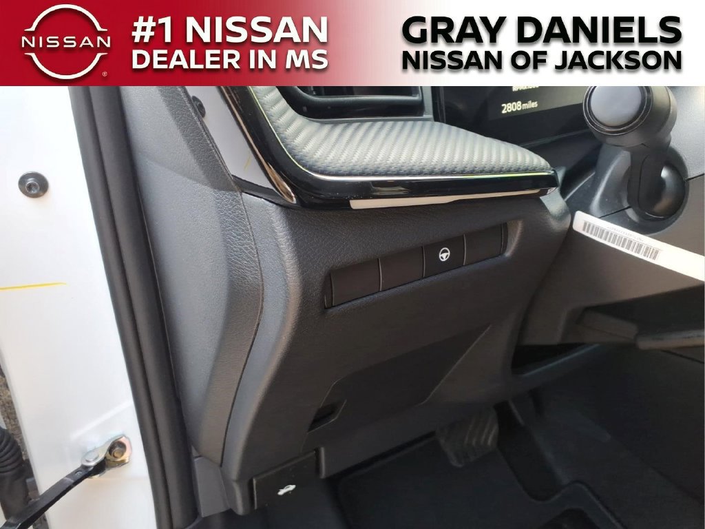 Used 2025 Nissan Kicks SR AWD/4WD image 12