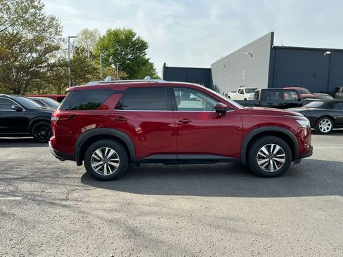 Used 2023 Nissan Pathfinder SL image 9