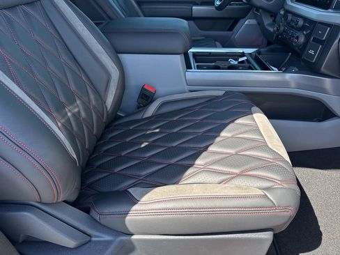 Used 2025 Ford F250 XLT w/ Black Appearance Package image 18