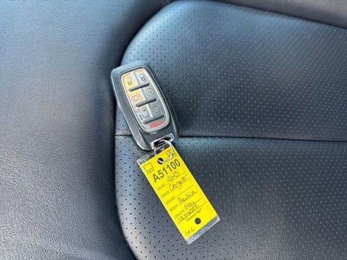 Used 2025 Chrysler Pacifica Select FWD image 30