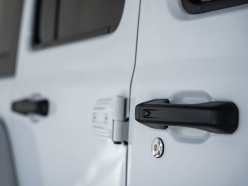 New 2025 Jeep Wrangler Unlimited Rubicon w/ Steel Bumper Group image 15