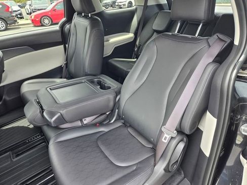Used 2024 Kia Carnival LX FWD image 10