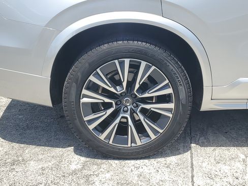 Used 2022 Volvo XC90 T6 Momentum w/ Protection Package Premier AWD/4WD image 9