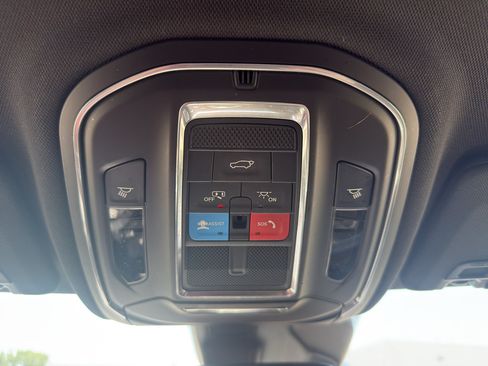 Used 2024 Jeep Grand Cherokee Limited AWD/4WD image 23