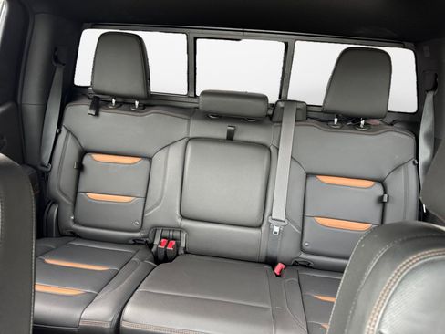 Used 2022 GMC Sierra 1500 AT4 w/ AT4 Premium Package AWD/4WD image 12