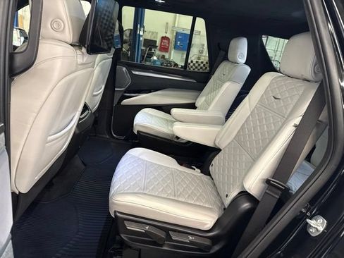 Certified 2025 Cadillac Escalade V w/ LPO, ONYX Package AWD/4WD image 22