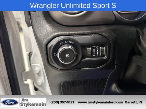 Used 2021 Jeep Wrangler Unlimited Sport w/ Technology Group AWD/4WD image 16
