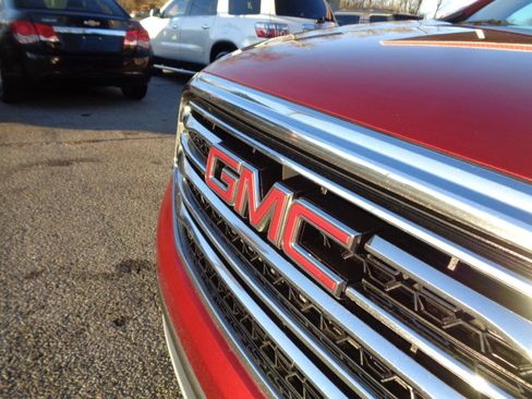 Used 2017 GMC Acadia SLE w/ Driver Alert Package I FWD image 9