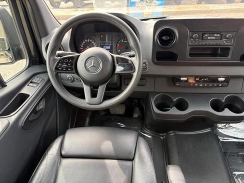 Used 2019 Mercedes-Benz Sprinter 2500 image 20