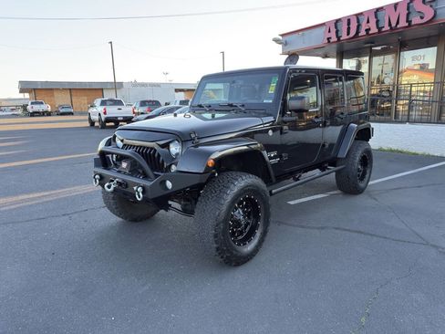 Used 2016 Jeep Wrangler Unlimited Sahara w/ Connectivity Group image 7