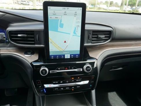 Used 2023 Ford Explorer Platinum w/ Technology Package image 4