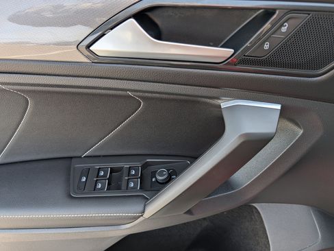 Certified 2022 Volkswagen Tiguan SE image 19