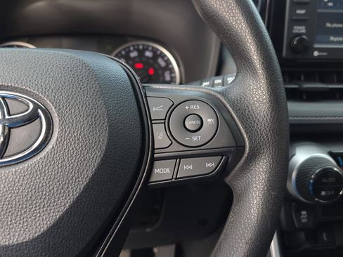 Used 2022 Toyota RAV4 XLE image 20