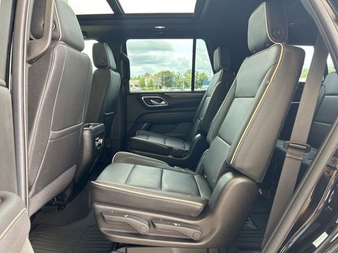 Used 2022 GMC Yukon SLT w/ SLT Premium Package RWD image 9
