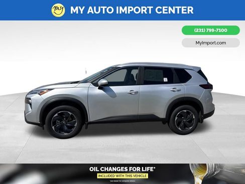 Used 2025 Nissan Rogue SV w/ SV Premium Package AWD/4WD image 4