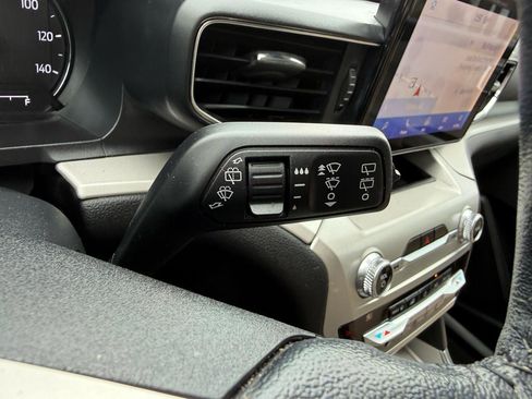 Used 2021 Ford Explorer XLT w/ Equipment Group 202A image 25