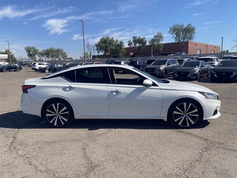 Used 2020 Nissan Altima 2.5 Platinum image 7