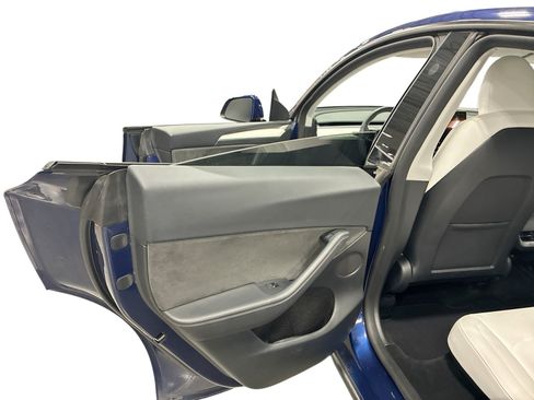 Certified 2023 Tesla Model Y Long Range AWD/4WD image 10