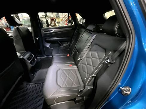 Used 2025 Volkswagen Atlas Cross Sport SE image 19