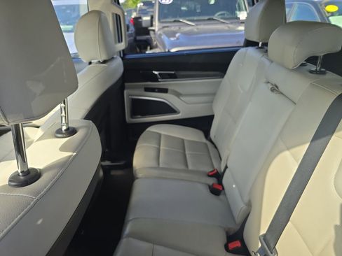 Used 2021 Kia Telluride EX image 10