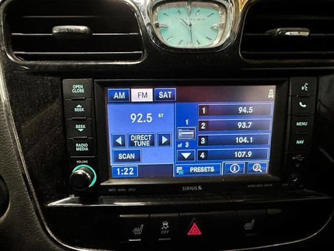 Used 2011 Chrysler 200 S FWD image 33