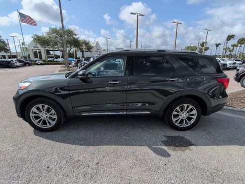 Used 2022 Ford Explorer Limited w/ Equipment Group 301A AWD/4WD image 8