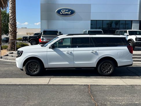 Used 2025 Ford Expedition Max Active RWD image 3