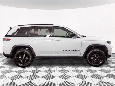 New 2025 Jeep Grand Cherokee Altitude AWD/4WD image 7