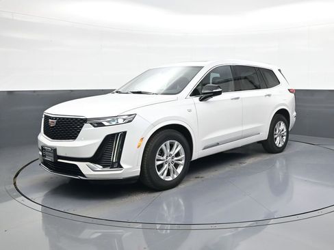 Used 2024 Cadillac XT6 Luxury w/ LPO, Floor Liner Package AWD/4WD image 3