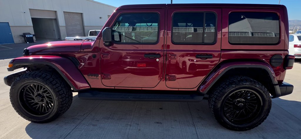Used 2021 Jeep Wrangler Unlimited Sahara AWD/4WD image 6