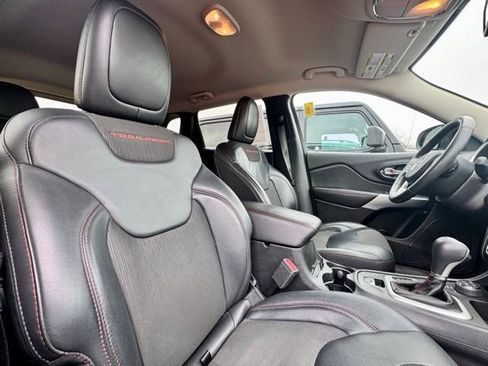 Used 2017 Jeep Cherokee Trailhawk w/ Cold Weather Group image 13