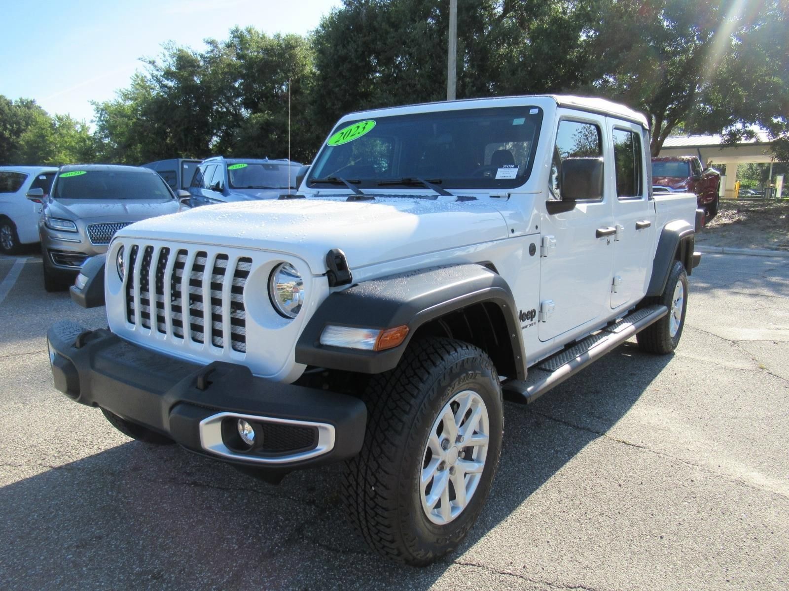 Used 2023 Jeep Gladiator Sport AWD/4WD image 3
