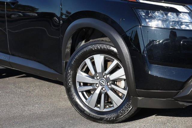 Certified 2025 Nissan Pathfinder SV FWD image 3