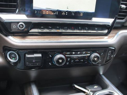 Used 2024 Chevrolet Silverado 1500 LT Trail Boss w/ LT Trail Boss Premium Package AWD/4WD image 19