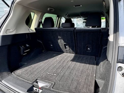 Used 2023 Nissan Rogue SV image 10