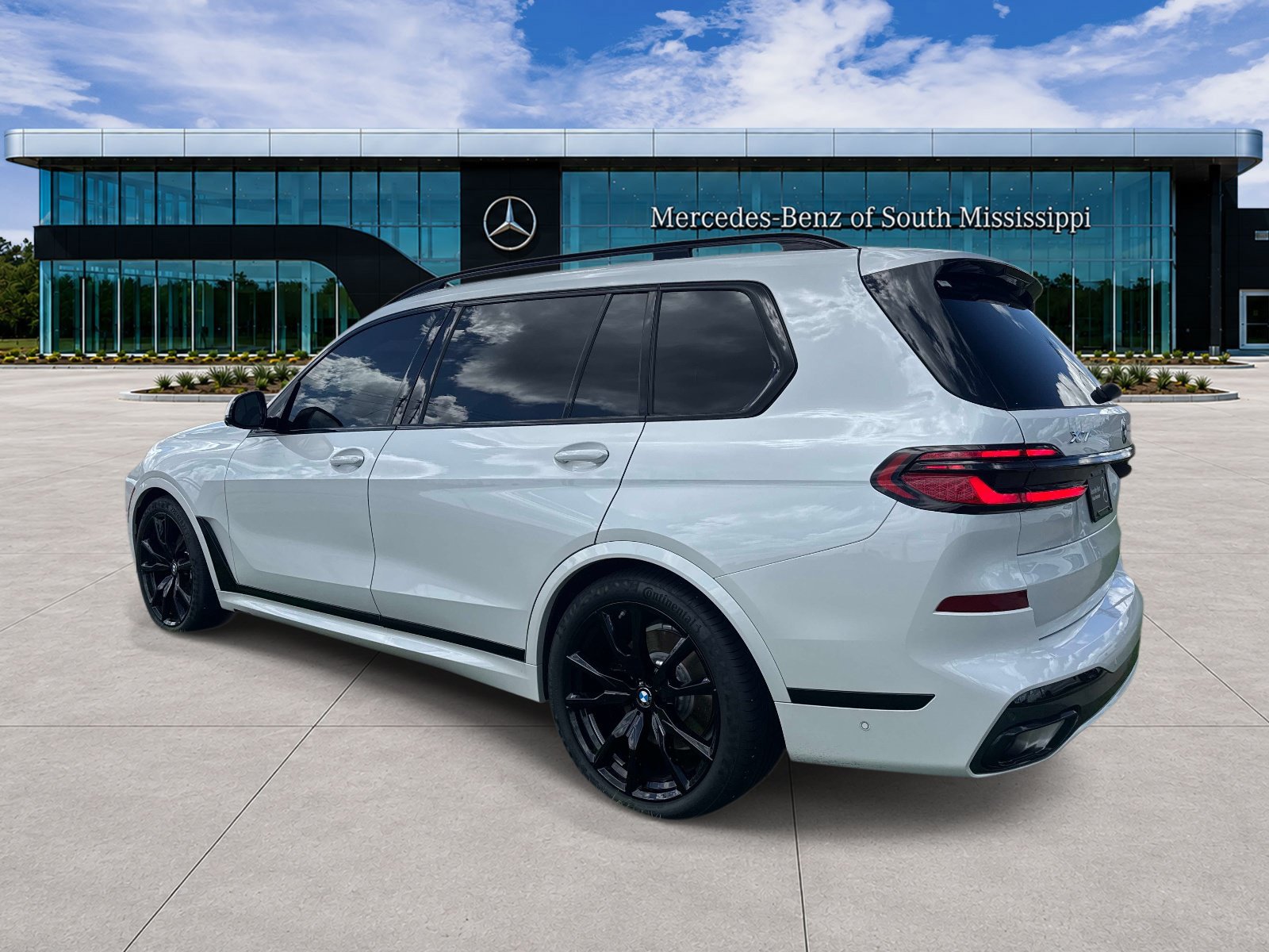 Used 2026 BMW X7 xDrive40i w/ M Sport Package AWD/4WD image 8