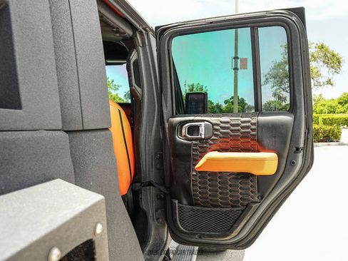 Used 2021 Jeep Gladiator Sport AWD/4WD image 32