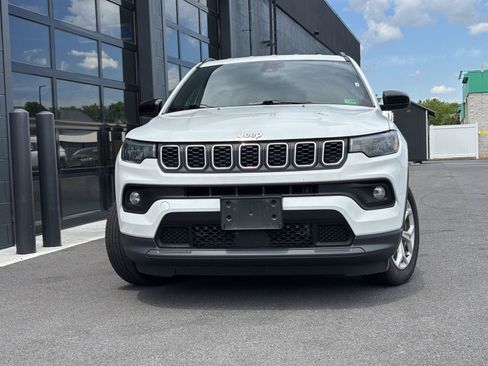 Used 2024 Jeep Compass Latitude AWD/4WD image 3