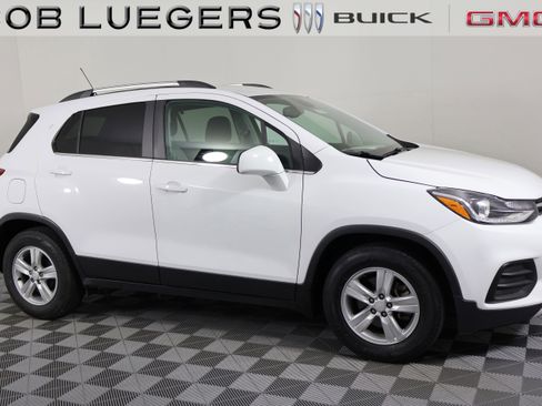 Used 2020 Chevrolet Trax LT image 2