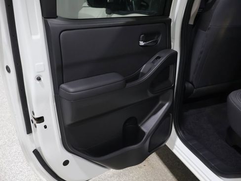 Used 2024 Nissan Frontier SV AWD/4WD image 18