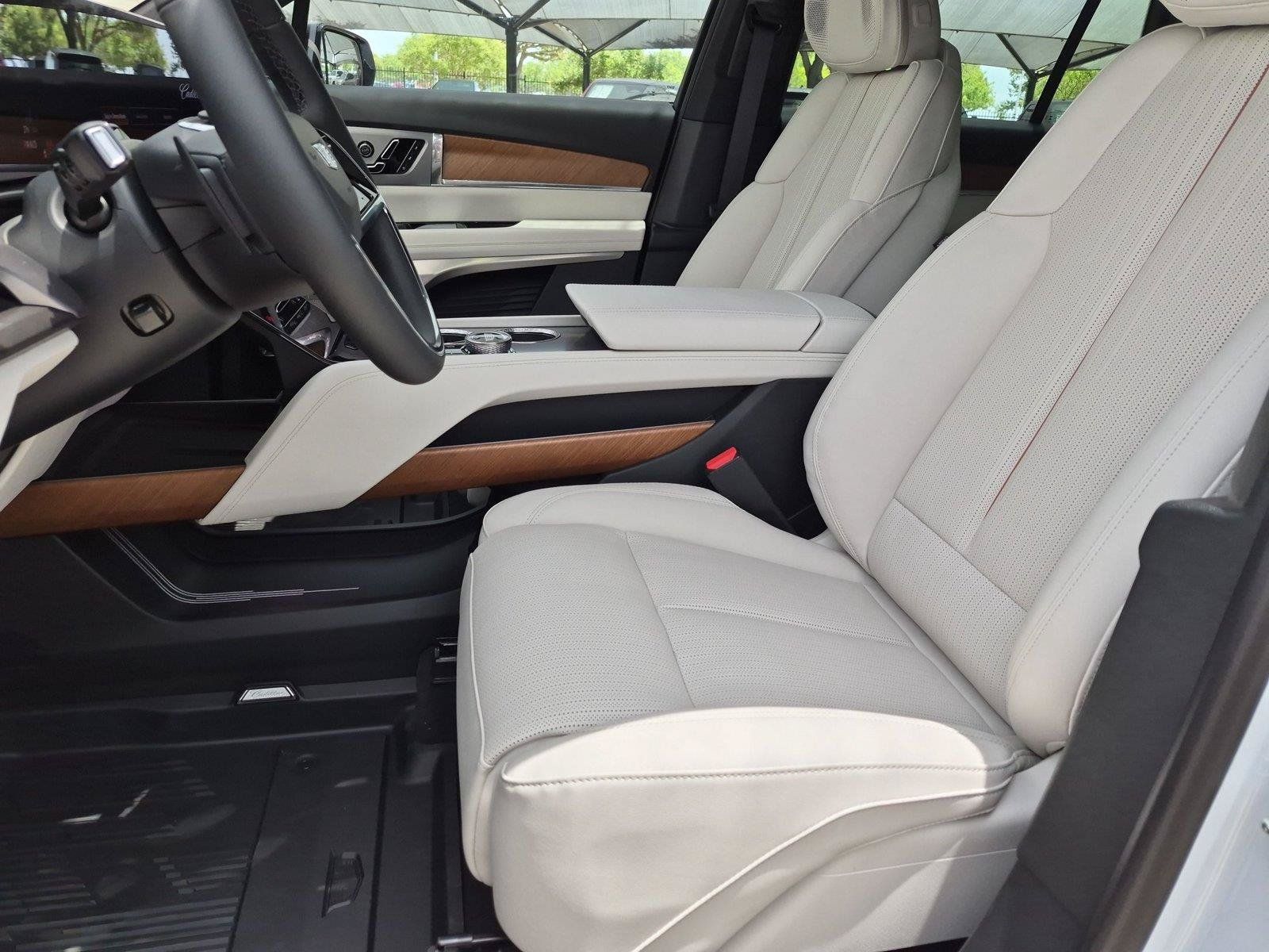 New 2027 Cadillac Vistiq Sport w/ LPO, Floor Liner Package AWD/4WD image 11