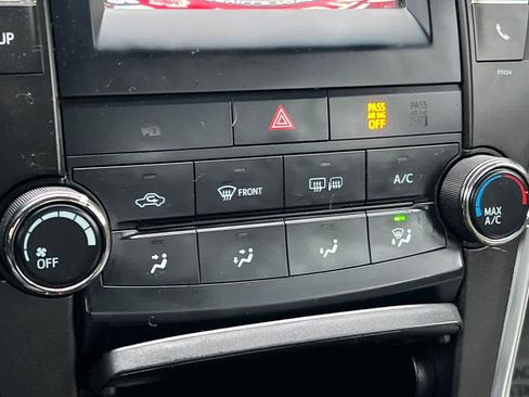 Used 2016 Toyota Camry LE image 20